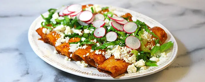  Enchiladas con chile rojo